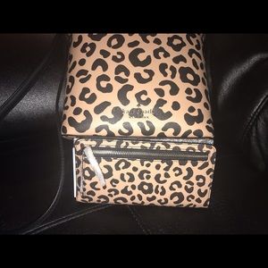 KATE SPADE DARCEY BUCKET BAG/CROSSBODY